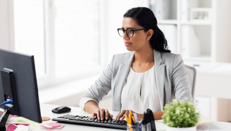 What is an insurance underwriter