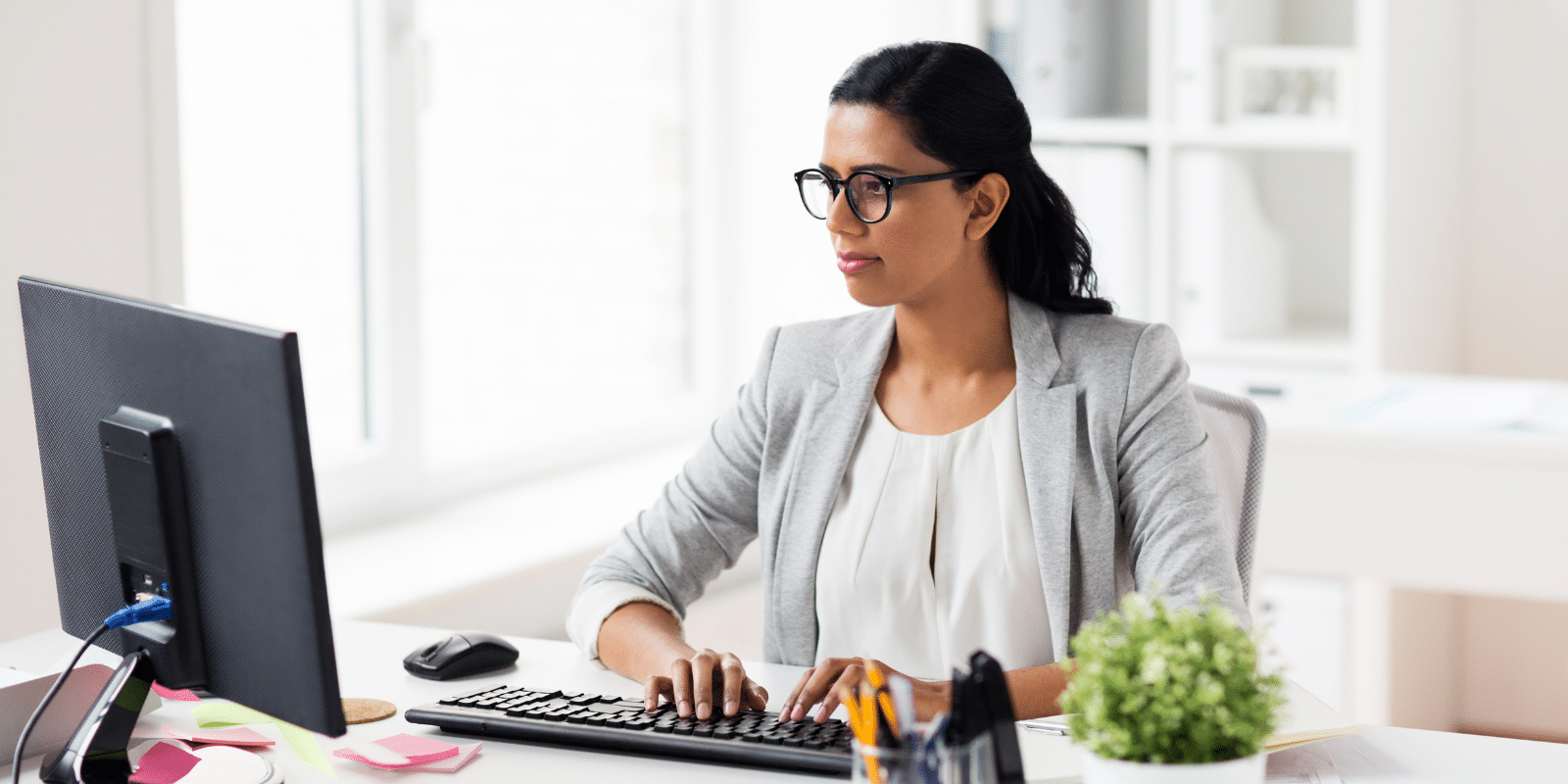 What is an insurance underwriter